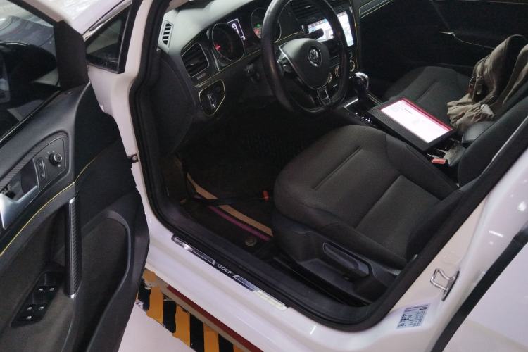 Used Volkswagen Golf 2017 230TSI Automatic Comfort Edition – Celebrating Milestone of One Million Units Driver Seat