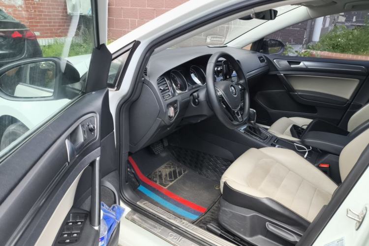 Used Volkswagen Golf 2017 230TSI Automatic Luxury Million-Vehicle Commemorative Edition Driver Seat