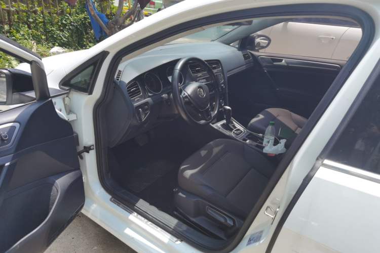 Used Volkswagen Golf 2017 1.6L Automatic Comfort Million-Vehicle Anniversary Edition Driver Seat