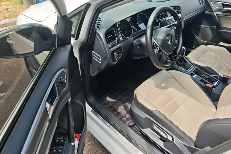 Used Volkswagen Golf 2017 230TSI Automatic Luxury Million-Vehicle Commemorative Edition Driver Seat
