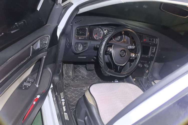 Used Volkswagen Golf 2017 230TSI Automatic Luxury Million-Vehicle Commemorative Edition Driver Seat