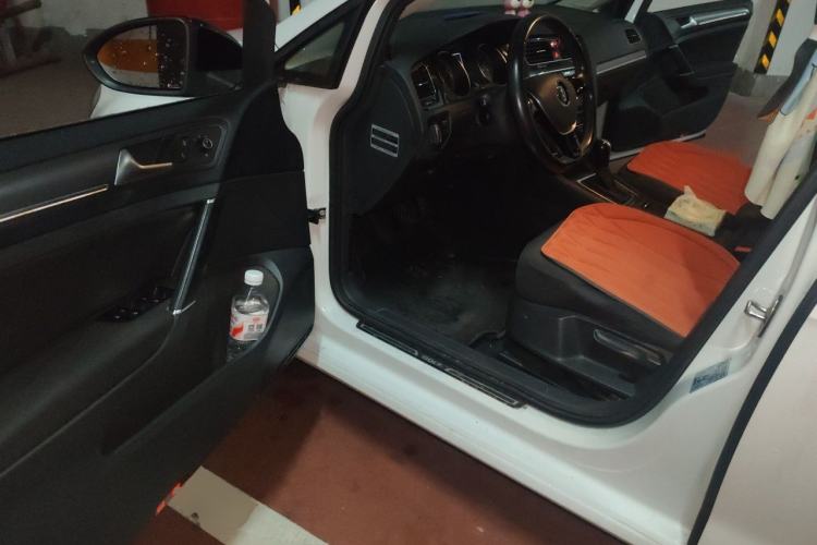 Used Volkswagen Golf 2017 1.6L Automatic Comfort Million-Vehicle Anniversary Edition Driver Seat