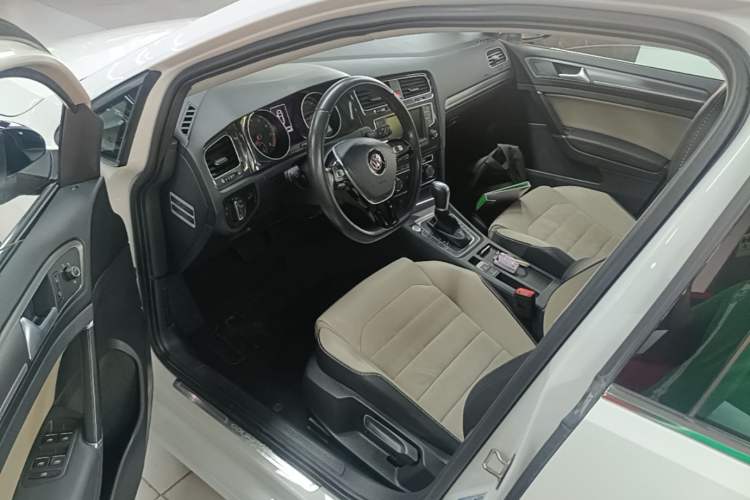 Used Volkswagen Golf 2017 230TSI Automatic Luxury Million-Vehicle Commemorative Edition Driver Seat