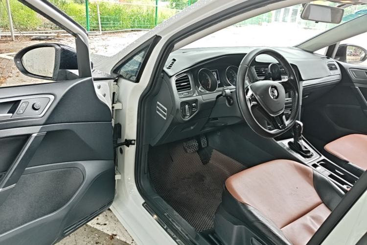 Used Volkswagen Golf 2017 1.6L Automatic Comfort Million-Vehicle Anniversary Edition Driver Seat