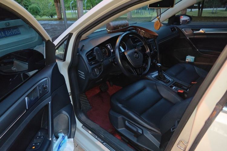 Used Volkswagen Golf 2017 230TSI Automatic Comfort Edition – Celebrating Milestone of One Million Units Driver Seat