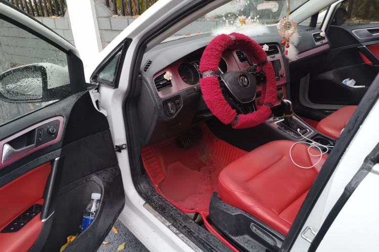 Used Volkswagen Golf 2017 1.6L Automatic Comfort Million-Vehicle Anniversary Edition Driver Seat
