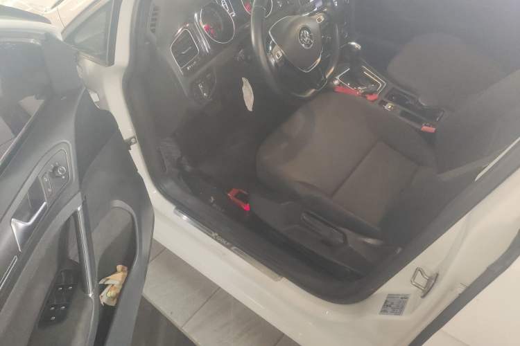 Used Volkswagen Golf 2017 230TSI Automatic Comfort Edition – Celebrating Milestone of One Million Units Driver Seat