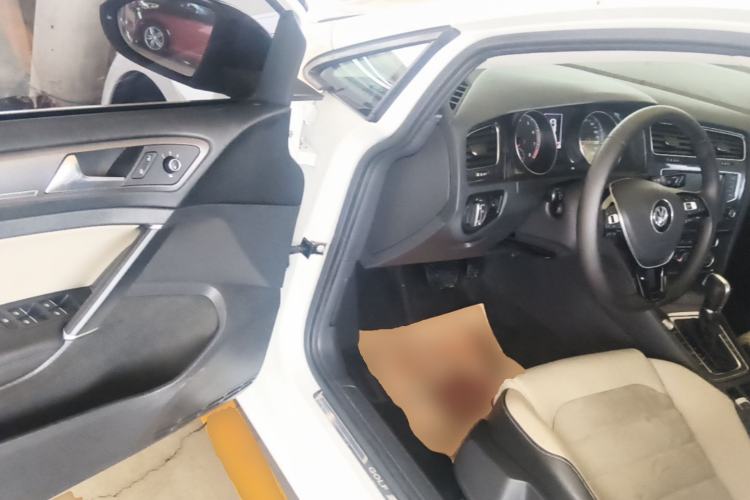 Used Volkswagen Golf 2017 230TSI Automatic Luxury Million-Vehicle Commemorative Edition Driver Seat