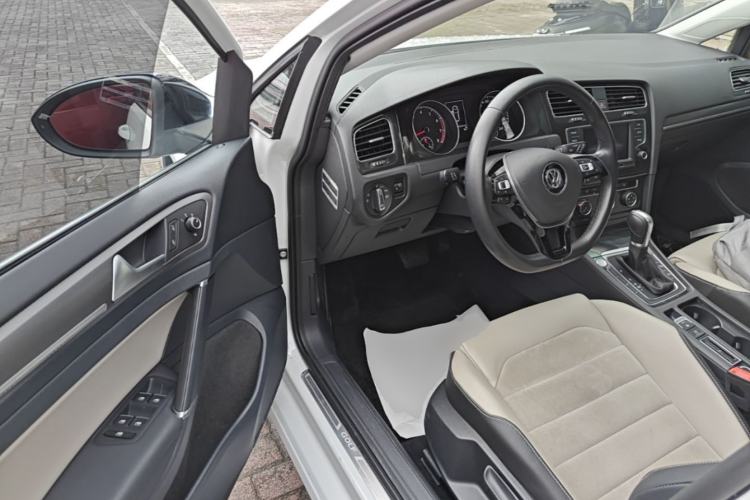 Used Volkswagen Golf 2017 230TSI Automatic Luxury Million-Vehicle Commemorative Edition Driver Seat