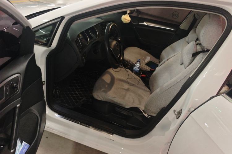 Used Volkswagen Golf 2017 230TSI Automatic Comfort Edition – Celebrating Milestone of One Million Units Driver Seat