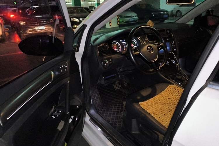 Used Volkswagen Golf 2017 230TSI Automatic Comfort Edition – Celebrating Milestone of One Million Units Driver Seat