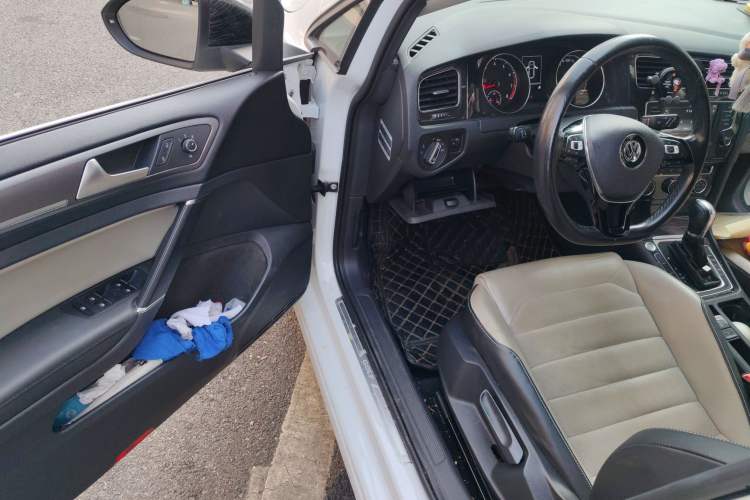 Used Volkswagen Golf 2017 230TSI Automatic Luxury Million-Vehicle Commemorative Edition Driver Seat