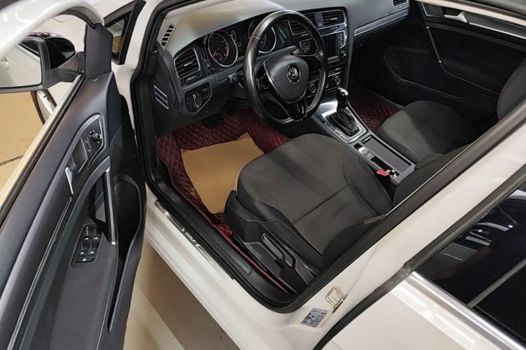 Used Volkswagen Golf 2017 230TSI Automatic Comfort Edition – Celebrating Milestone of One Million Units Driver Seat