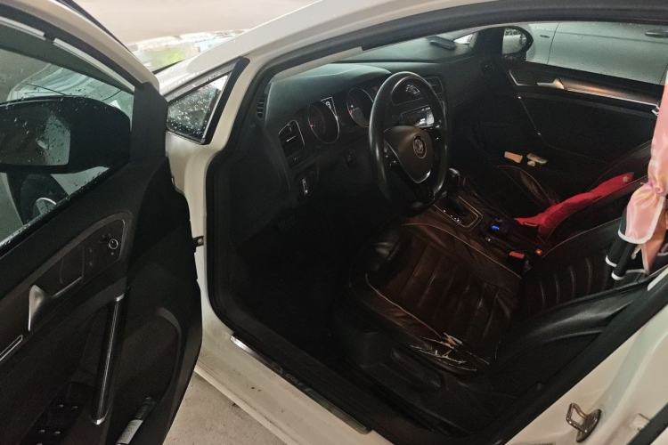 Used Volkswagen Golf 2017 1.6L Automatic Comfort Million-Vehicle Anniversary Edition Driver Seat