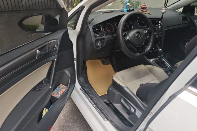 Used Volkswagen Golf 2017 230TSI Automatic Luxury Million-Vehicle Commemorative Edition Driver Seat