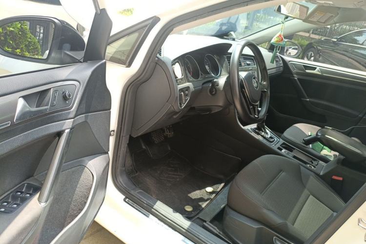 Used Volkswagen Golf 2017 1.6L Automatic Comfort Million-Vehicle Anniversary Edition Driver Seat