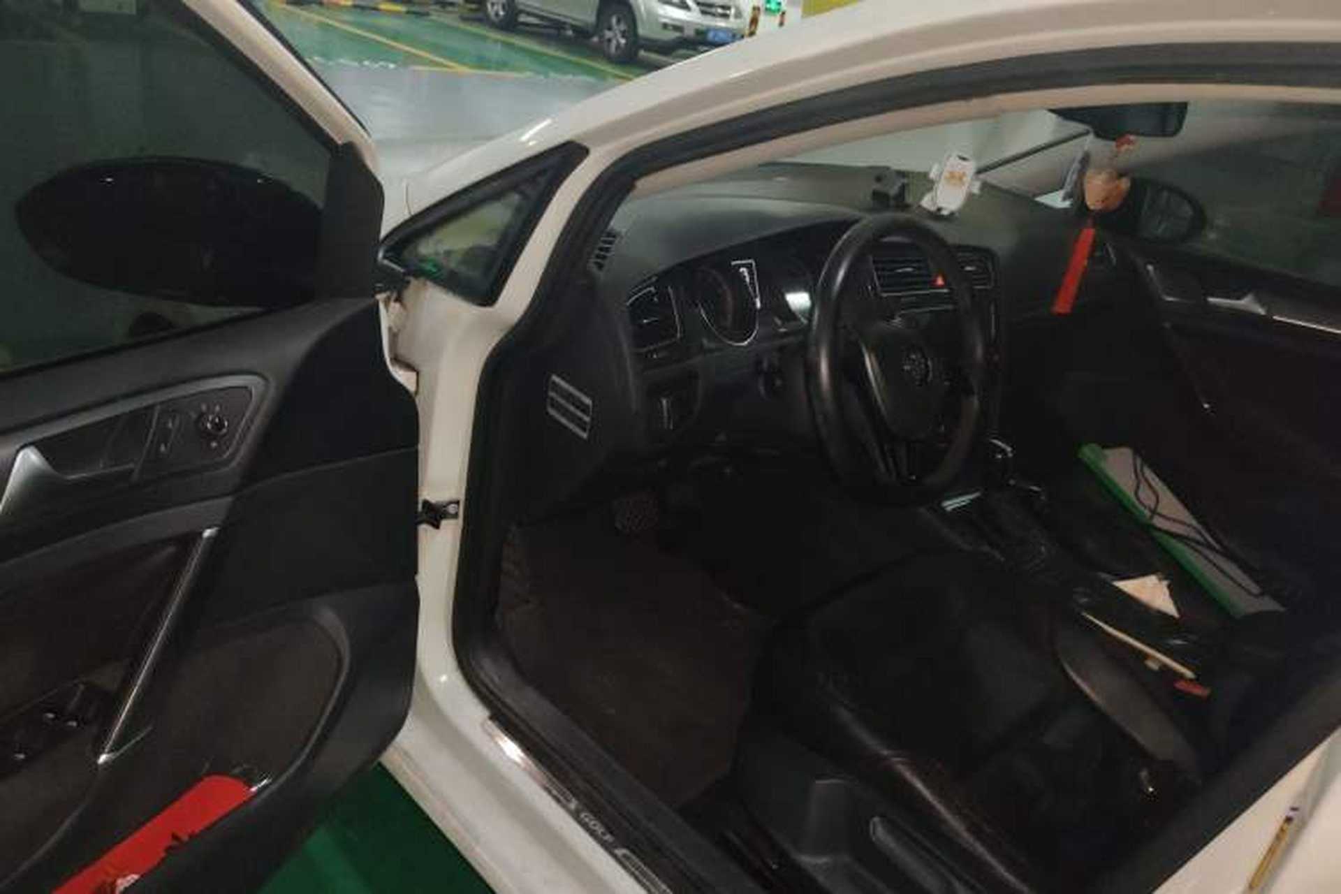 Used Volkswagen Golf 2017 1.6L Automatic Comfort Million-Vehicle Anniversary Edition Driver Seat