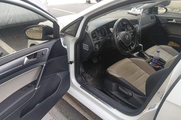 Used Volkswagen Golf 2017 230TSI Automatic Luxury Million-Vehicle Commemorative Edition Driver Seat