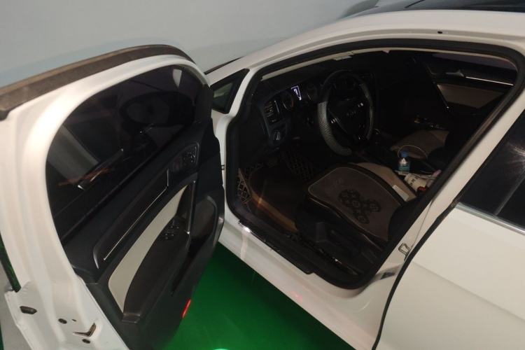 Used Volkswagen Golf 2017 230TSI Automatic Luxury Million-Vehicle Commemorative Edition Driver Seat