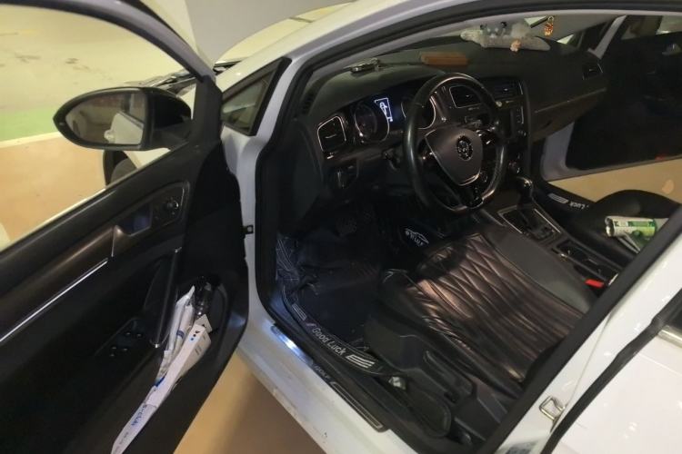 Used Volkswagen Golf 2017 1.6L Automatic Comfort Million-Vehicle Anniversary Edition Driver Seat