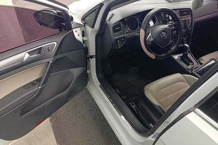 Used Volkswagen Golf 2017 230TSI Automatic Luxury Million-Vehicle Commemorative Edition Driver Seat