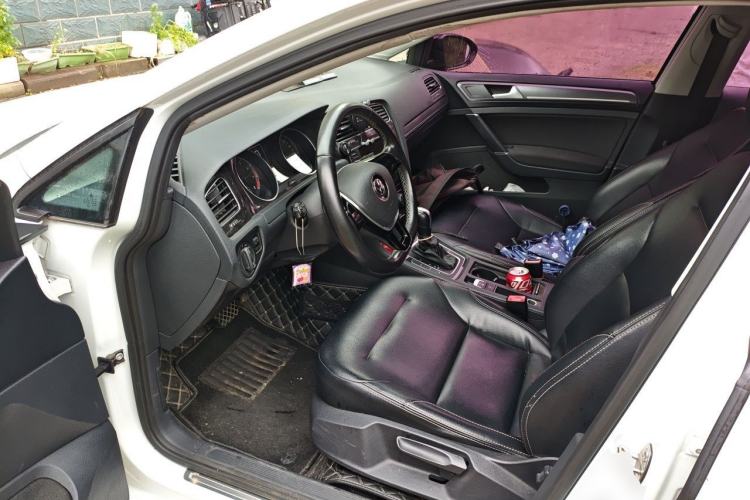 Used Volkswagen Golf 2017 230TSI Automatic Comfort Edition – Celebrating Milestone of One Million Units Driver Seat