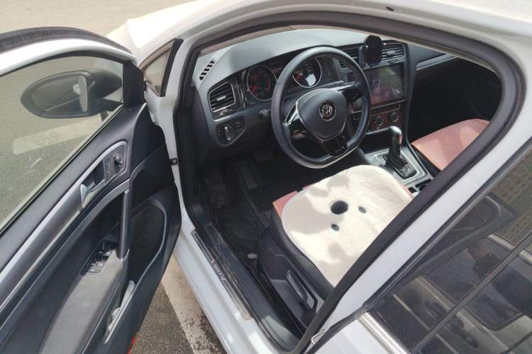 Used Volkswagen Golf 2017 230TSI Automatic Comfort Edition – Celebrating Milestone of One Million Units Driver Seat