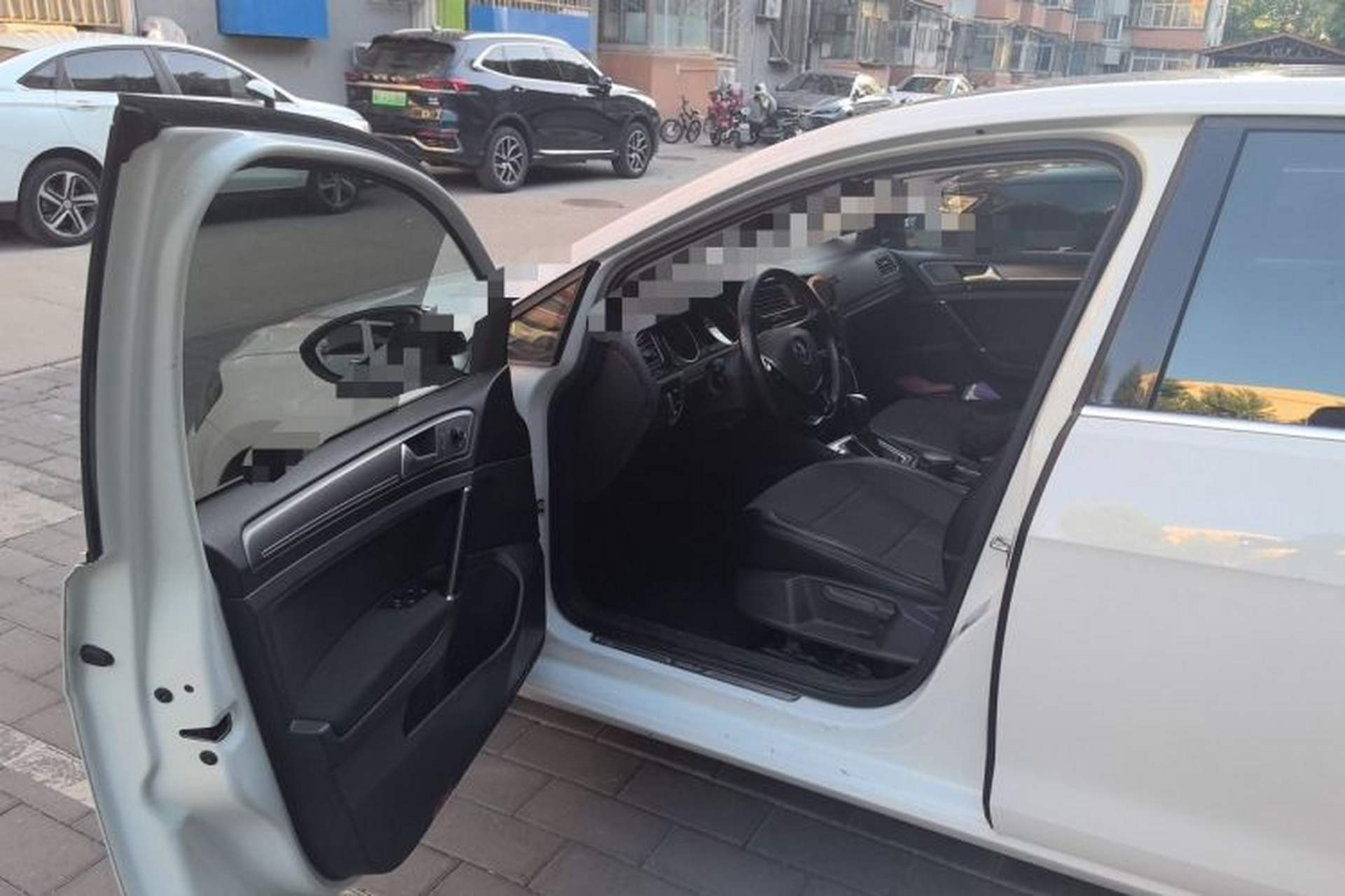 Used Volkswagen Golf 2017 1.6L Automatic Comfort Million-Vehicle Anniversary Edition Driver Seat