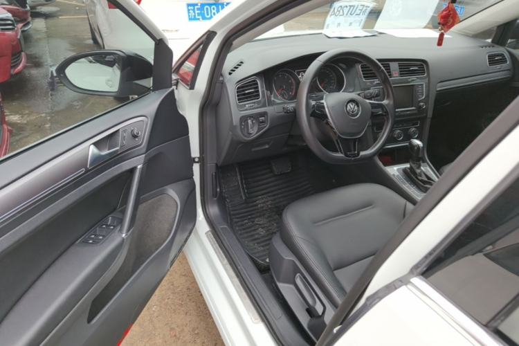 Used Volkswagen Golf 2017 230TSI Automatic Comfort Edition – Celebrating Milestone of One Million Units Driver Seat