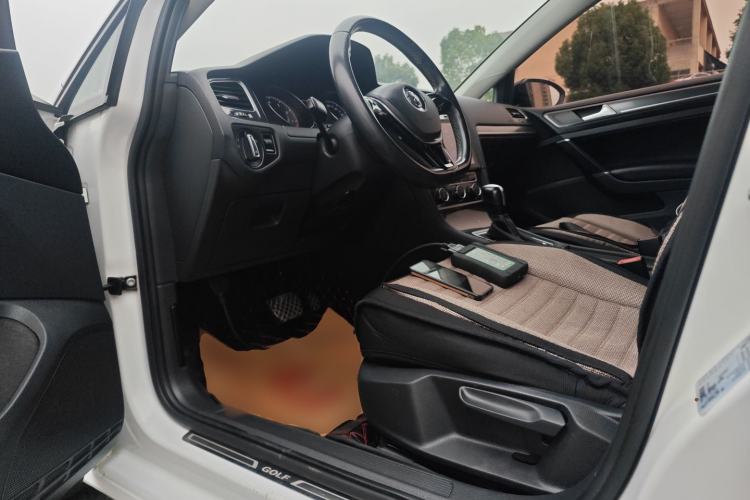 Used Volkswagen Golf 2017 1.6L Automatic Comfort Million-Vehicle Anniversary Edition Driver Seat