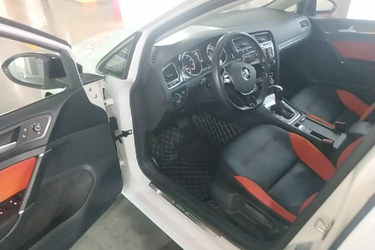 Used Volkswagen Golf 2017 230TSI Automatic Comfort Edition – Celebrating Milestone of One Million Units Driver Seat