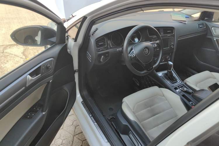 Used Volkswagen Golf 2017 230TSI Automatic Luxury Million-Vehicle Commemorative Edition Driver Seat
