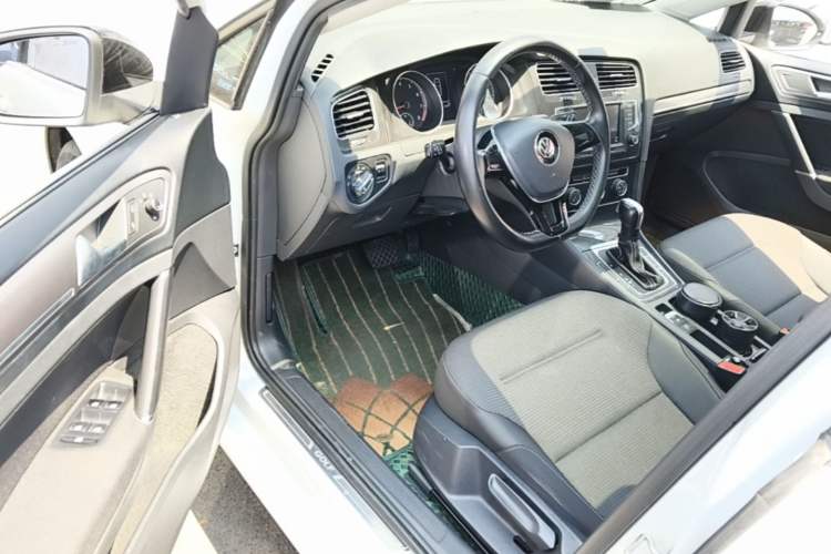 Used Volkswagen Golf 2017 230TSI Automatic Comfort Edition – Celebrating Milestone of One Million Units Driver Seat