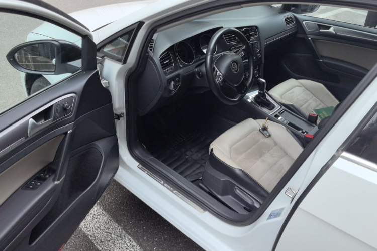 Used Volkswagen Golf 2017 230TSI Automatic Luxury Million-Vehicle Commemorative Edition Driver Seat