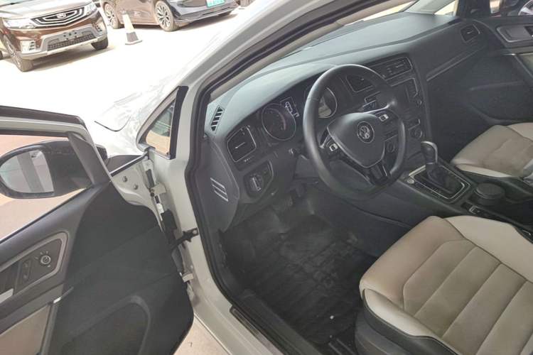 Used Volkswagen Golf 2017 230TSI Automatic Luxury Million-Vehicle Commemorative Edition Driver Seat