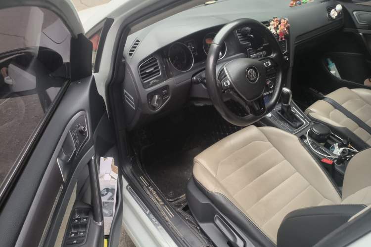 Used Volkswagen Golf 2017 230TSI Automatic Luxury Million-Vehicle Commemorative Edition Driver Seat