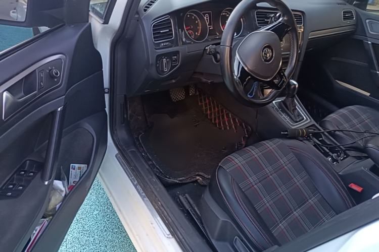 Used Volkswagen Golf 2017 230TSI Automatic Comfort Edition – Celebrating Milestone of One Million Units Driver Seat