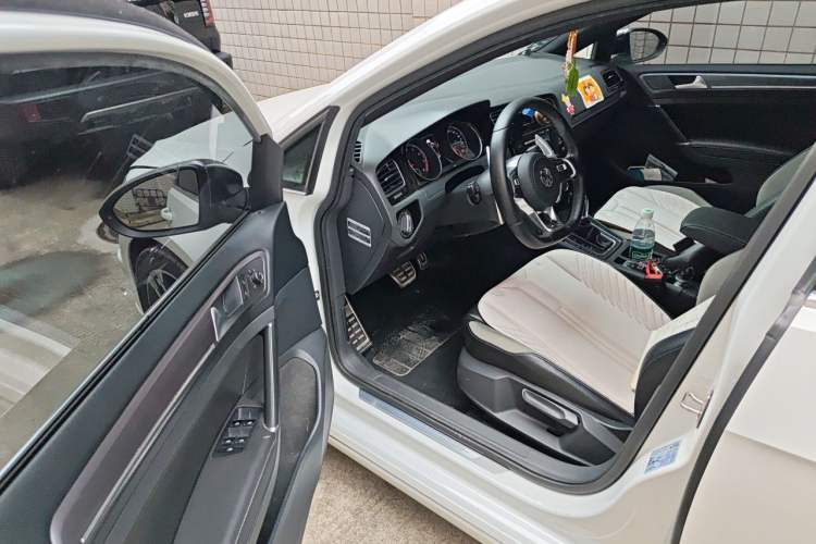 Used Volkswagen Golf 2017 280TSI Automatic R-Line Million-Vehicle Commemorative Edition Driver Seat