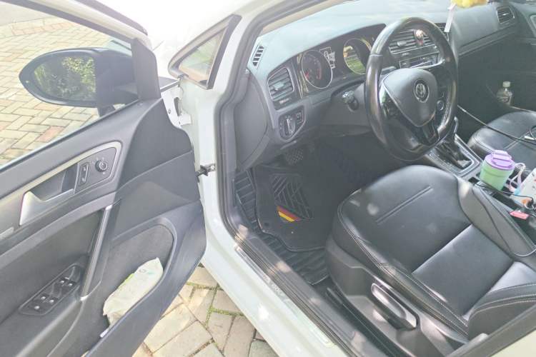 Used Volkswagen Golf 2017 230TSI Automatic Comfort Edition – Celebrating Milestone of One Million Units Driver Seat