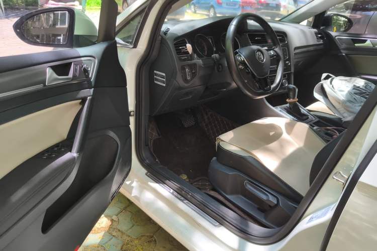 Used Volkswagen Golf 2017 230TSI Automatic Luxury Million-Vehicle Commemorative Edition Driver Seat
