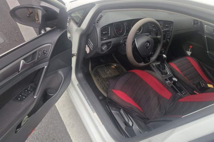 Used Volkswagen Golf 2017 230TSI Automatic Comfort Edition – Celebrating Milestone of One Million Units Driver Seat