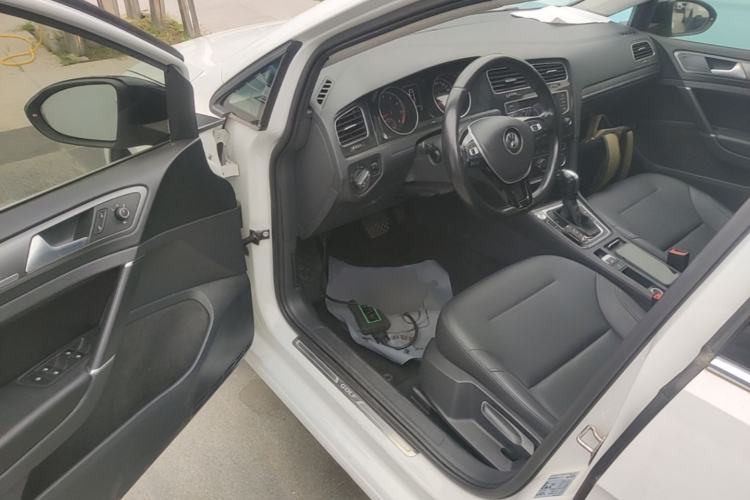 Used Volkswagen Golf 2017 230TSI Automatic Comfort Edition – Celebrating Milestone of One Million Units Driver Seat