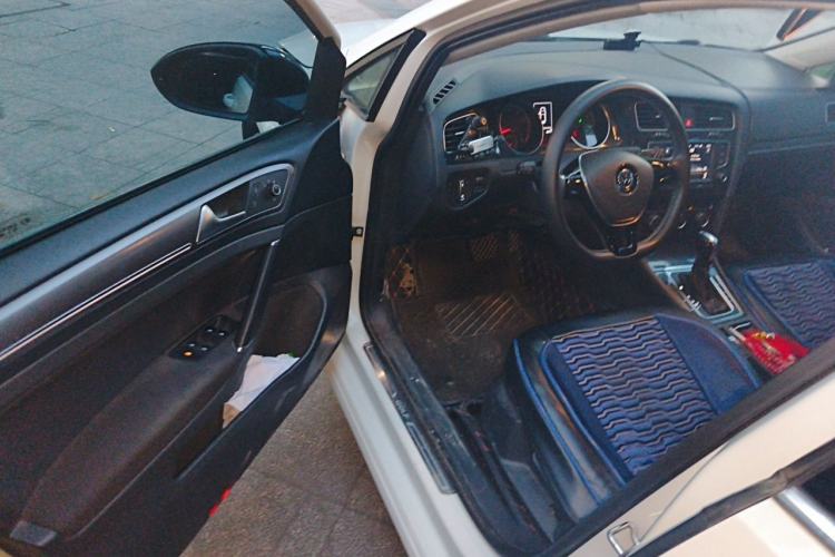 Used Volkswagen Golf 2017 1.6L Automatic Comfort Million-Vehicle Anniversary Edition Driver Seat