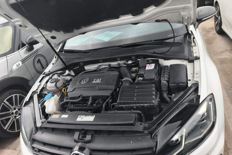 Used Volkswagen Golf 2017 2.0TSI R Engine Bay