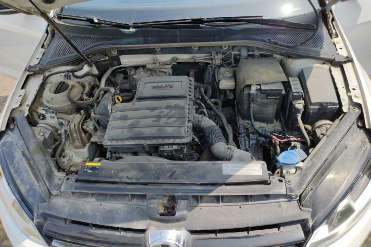 Used Volkswagen Golf 2017 1.6L Automatic Comfort Million-Vehicle Anniversary Edition Engine Bay
