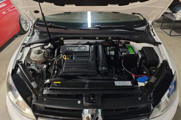 Used Volkswagen Golf 2017 230TSI Automatic Comfort Edition – Celebrating Milestone of One Million Units Engine Bay