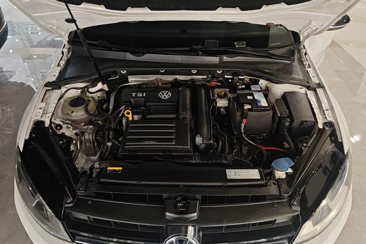 Used Volkswagen Golf 2017 230TSI Automatic Luxury Million-Vehicle Commemorative Edition Engine Bay