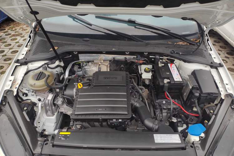 Used Volkswagen Golf 2017 1.6L Automatic Comfort Million-Vehicle Anniversary Edition Engine Bay