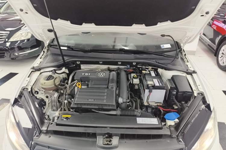 Used Volkswagen Golf 2017 280TSI Automatic R-Line Million-Vehicle Commemorative Edition Engine Bay