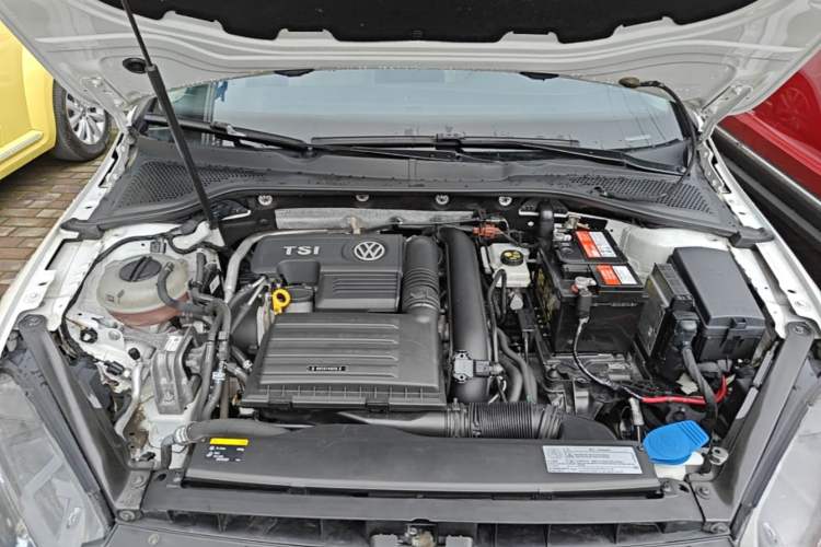 Used Volkswagen Golf 2017 230TSI Automatic Luxury Million-Vehicle Commemorative Edition Engine Bay